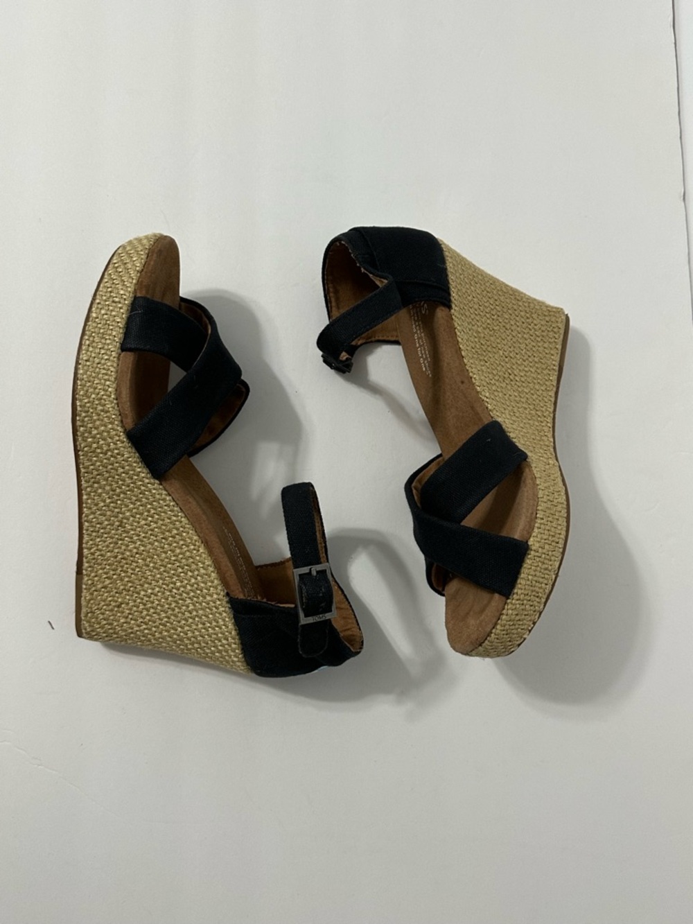 Toms Sandals 8W Black Ankle Strap Espadrille Wedge Strappy Boho Resort Coastal - Picture 4 of 10